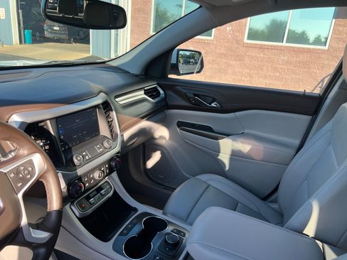 Used 2023 GMC Acadia SLT AWD/4WD image 10