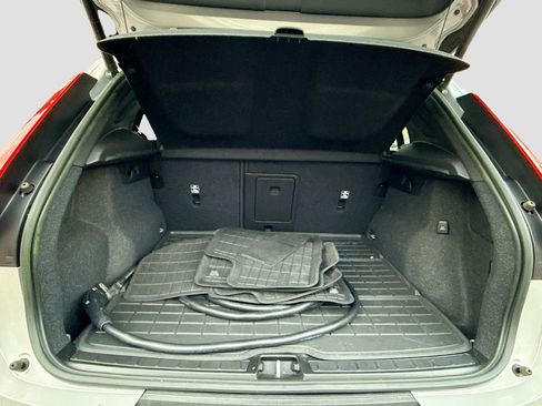 Used 2023 Volvo XC40 Recharge Ultimate image 29