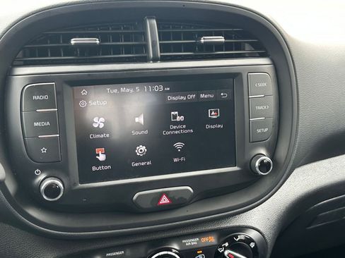 Used 2025 Kia Soul LX w/ LX Technology Package FWD image 20