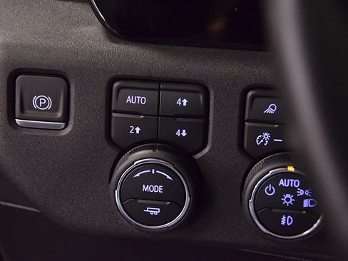 Used 2023 Chevrolet Silverado 1500 LT Trail Boss w/ LT Trail Boss Premium Package AWD/4WD image 25