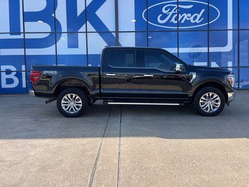 Used 2024 Ford F150 Lariat w/ FX4 Off-Road Package image 4