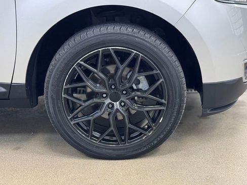Used 2015 Lincoln MKX FWD w/ Equipment Group 102A image 4
