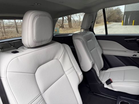 New 2026 Lincoln Aviator AWD image 24