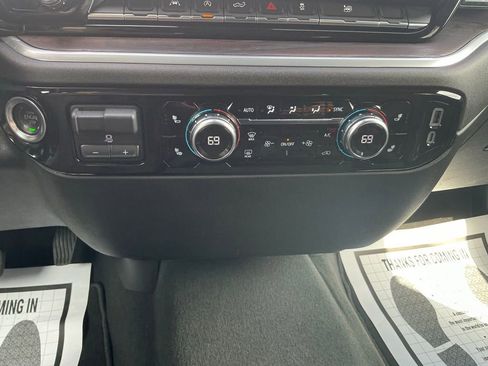 Used 2025 GMC Sierra 1500 SLT image 25