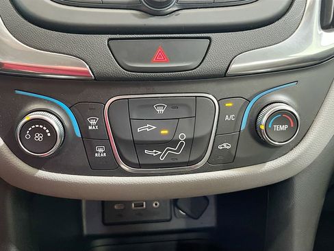 Used 2020 Chevrolet Equinox LS w/ LS Convenience Package image 16