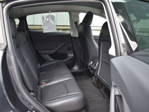 Used 2024 Tesla Model Y Long Range image 23
