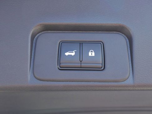 Used 2023 Nissan Rogue SV w/ SV Premium B Package image 17