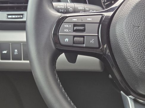 Certified 2025 Honda Pilot Touring image 28