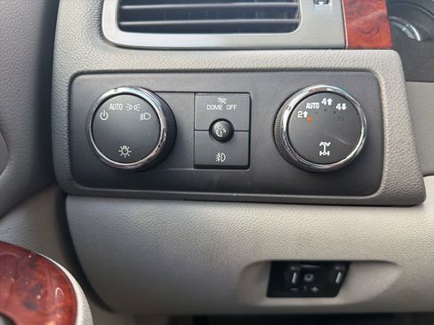 Used 2011 Chevrolet Suburban LT w/ Luxury Package image 21