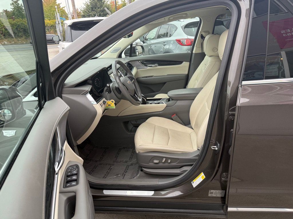 Used 2020 Cadillac XT6 Premium Luxury AWD/4WD image 12