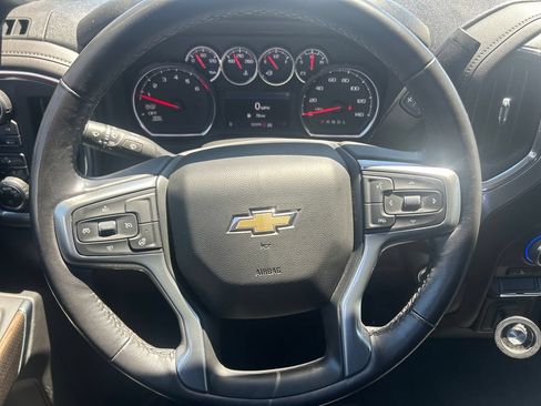 Used 2022 Chevrolet Silverado 1500 LT AWD/4WD image 17