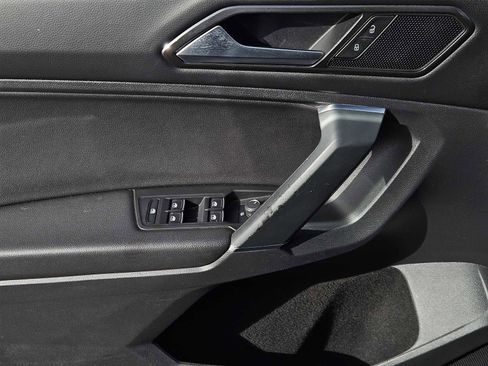 Used 2018 Volkswagen Tiguan SE FWD image 22