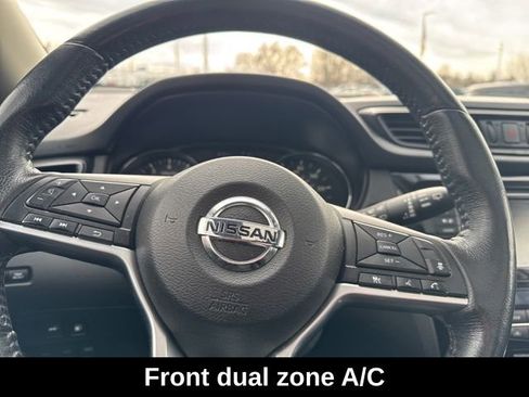 Used 2018 Nissan Rogue SV AWD/4WD image 11