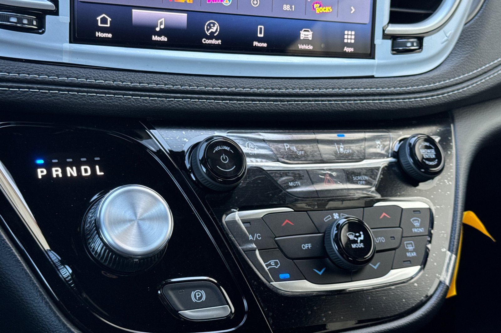 New 2027 Chrysler Pacifica Select FWD image 18