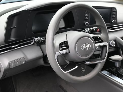 Used 2024 Hyundai Elantra SE FWD image 14