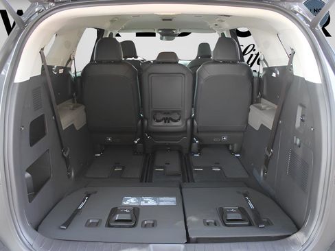 New 2026 Kia Carnival EX image 8