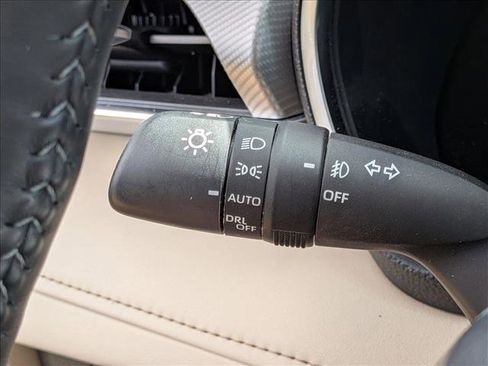 Used 2023 Toyota Highlander Platinum image 9