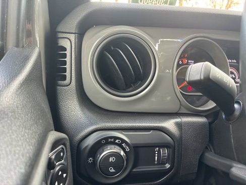 Used 2023 Jeep Gladiator Sport image 28