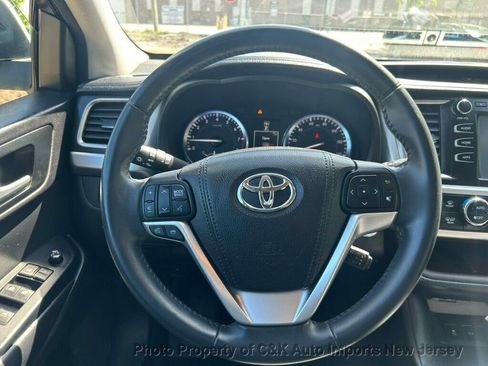 Used 2016 Toyota Highlander XLE AWD/4WD image 37