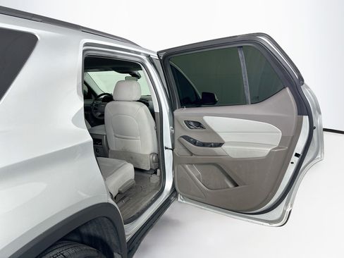 Used 2020 Chevrolet Traverse LT FWD image 31