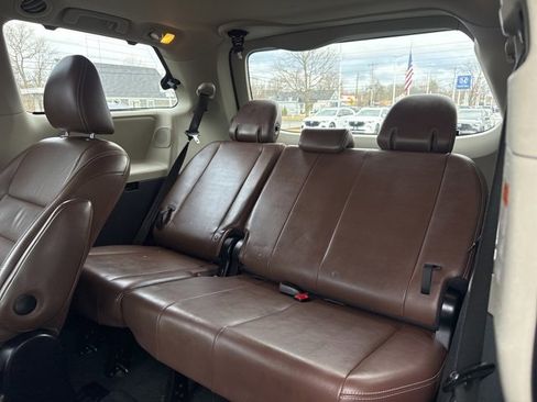 Used 2015 Toyota Sienna Limited Premium image 12