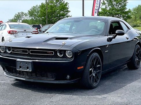 Used 2015 Dodge Challenger R/T w/ Quick Order Package 22B R/T RWD image 34