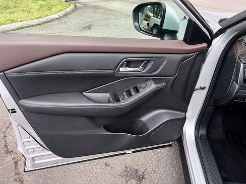 Certified 2023 Nissan Rogue SV w/ SV Premium B Package FWD image 20