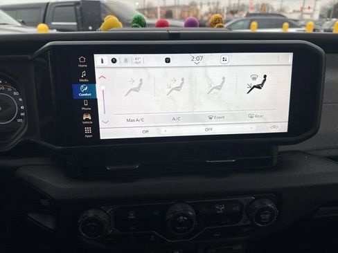 Used 2025 Jeep Gladiator Sport image 10