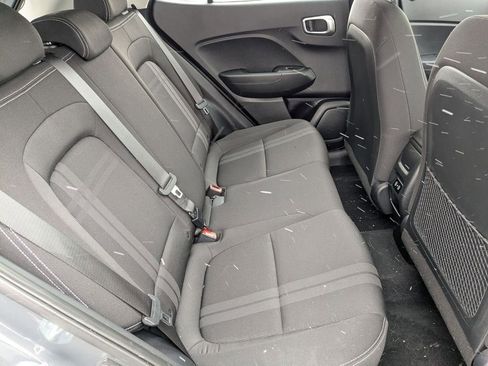 Used 2025 Hyundai Venue SEL image 32