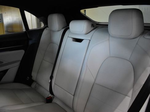 Used 2025 Porsche Macan 4S Electric AWD/4WD image 28