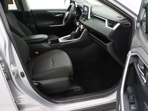 Used 2025 Toyota RAV4 XLE FWD image 37