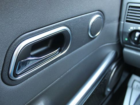 Used 2006 Chrysler Crossfire Limited RWD image 18