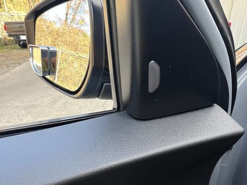 Used 2021 Nissan Kicks SR w/ SR Premium Package image 13