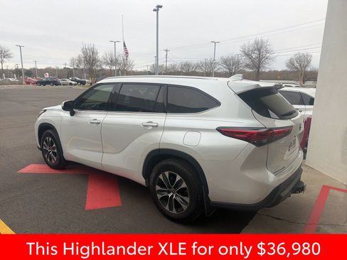 Used 2022 Toyota Highlander XLE image 17