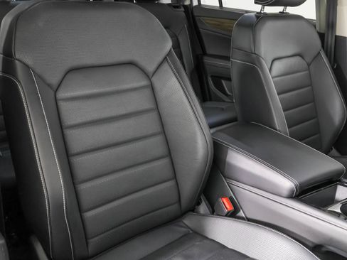 Used 2024 Volkswagen Atlas SEL AWD/4WD image 49