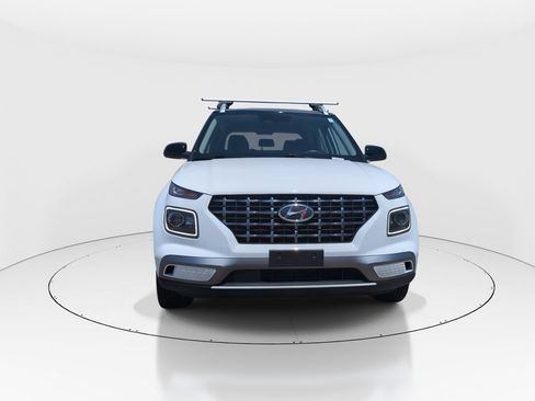 Used 2024 Hyundai Venue Limited FWD image 3