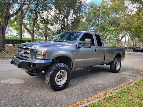 Used 2003 Ford F250 XLT image 1