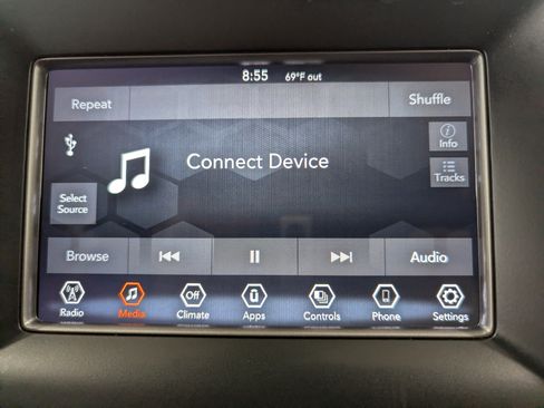 Used 2021 Jeep Grand Cherokee Laredo AWD/4WD image 22