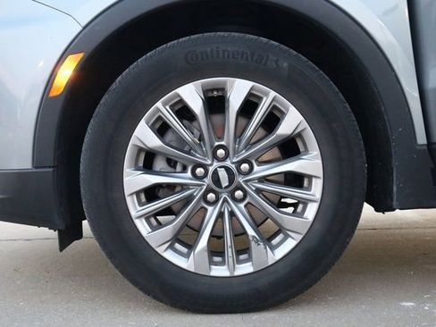 Used 2024 Cadillac XT4 Premium Luxury image 9