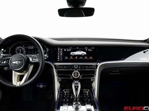 Used 2024 Bentley Flying Spur W12 image 29