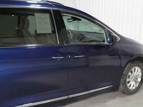 Used 2018 Chrysler Pacifica Touring-L Plus w/ Advanced Safetytec Group FWD image 34