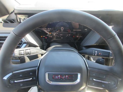 New 2026 GMC Yukon XL AT4 AWD/4WD image 17