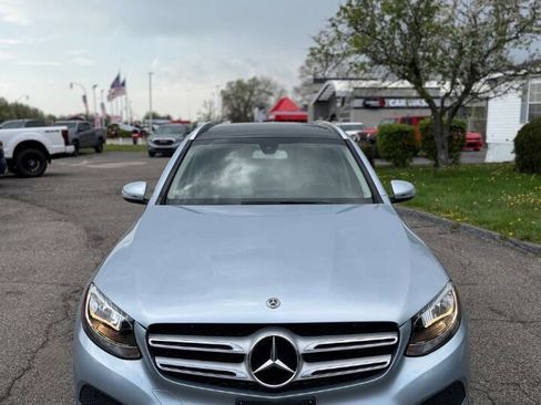 Used 2018 Mercedes-Benz GLC 300 4MATIC image 4