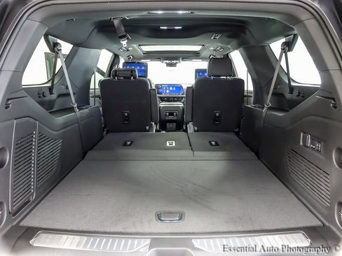 New 2026 Chevrolet Suburban Premier image 23