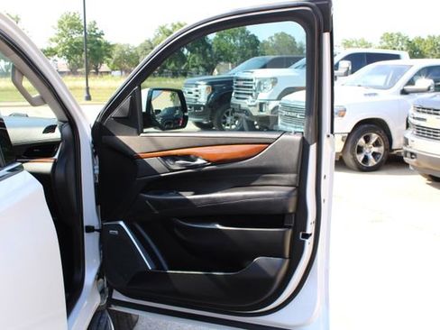 Used 2019 Cadillac Escalade ESV Luxury RWD image 45