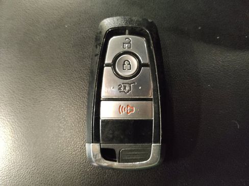 Used 2021 Ford Explorer XLT RWD image 32