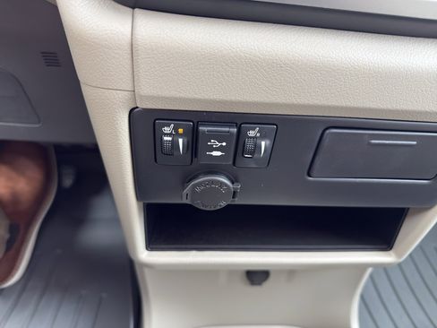 Used 2020 Toyota Sienna XLE image 19