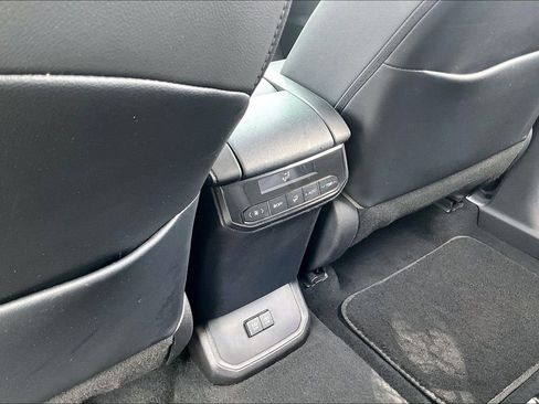 Used 2020 Toyota Highlander XLE image 10