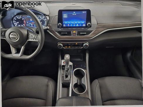 Used 2024 Nissan Altima 2.5 SV FWD image 15
