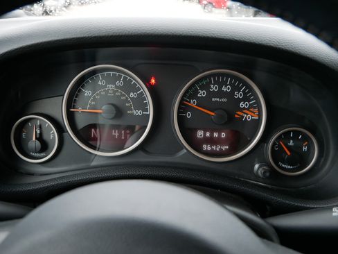 Used 2016 Jeep Wrangler Unlimited Sahara image 21